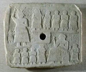 Relieve conmemorativo para la construcción de un edificio religioso por Ur-Nanshe, Príncipe de Lagash y su familia, de Telloh, antigua Girsu, Período Dinástico Temprano, c.2550-2500 a.C. (caliza)
